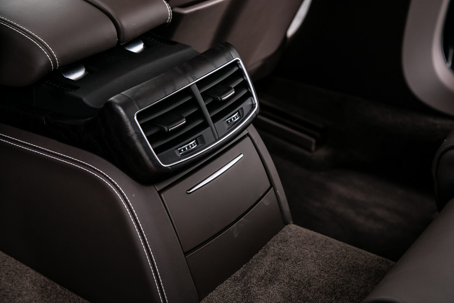 A8 4.2 FSIクワトロ 4WD 4.2 FSI クワトロ 4WD　V8 ワンオーナー 9000km 茶レザー 内装A