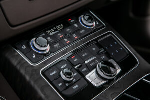 A8 4.2 FSIクワトロ 4WD 4.2 FSI クワトロ 4WD　V8 ワンオーナー 9000km 茶レザー 内装A