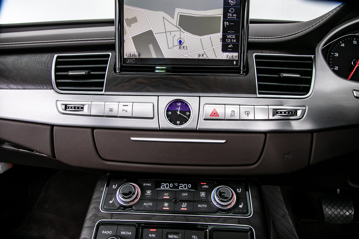 A8 4.2 FSIクワトロ 4WD 4.2 FSI クワトロ 4WD　V8 ワンオーナー 9000km 茶レザー 内装A