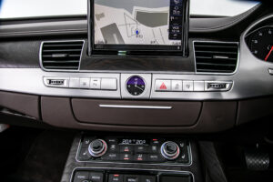 A8 4.2 FSIクワトロ 4WD 4.2 FSI クワトロ 4WD　V8 ワンオーナー 9000km 茶レザー 内装A
