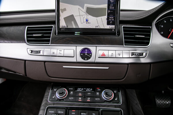 A8 4.2 FSIクワトロ 4WD 4.2 FSI クワトロ 4WD　V8 ワンオーナー 9000km 茶レザー 内装A