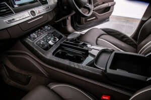 A8 4.2 FSIクワトロ 4WD 4.2 FSI クワトロ 4WD　V8 ワンオーナー 9000km 茶レザー 内装A