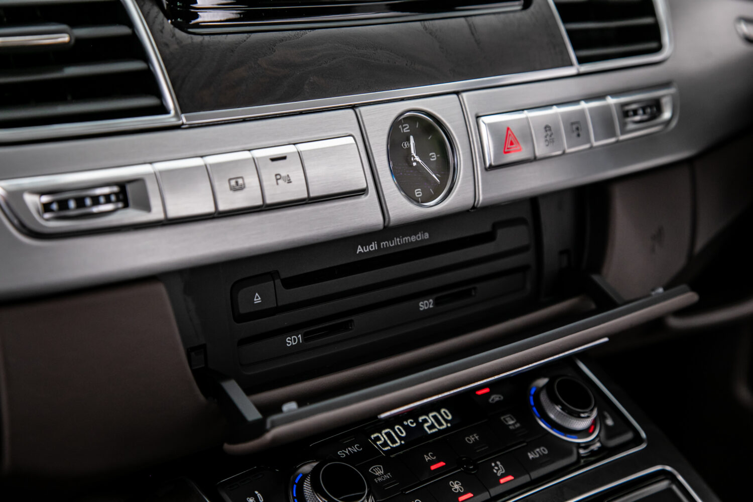 A8 4.2 FSIクワトロ 4WD 4.2 FSI クワトロ 4WD　V8 ワンオーナー 9000km 茶レザー 内装A