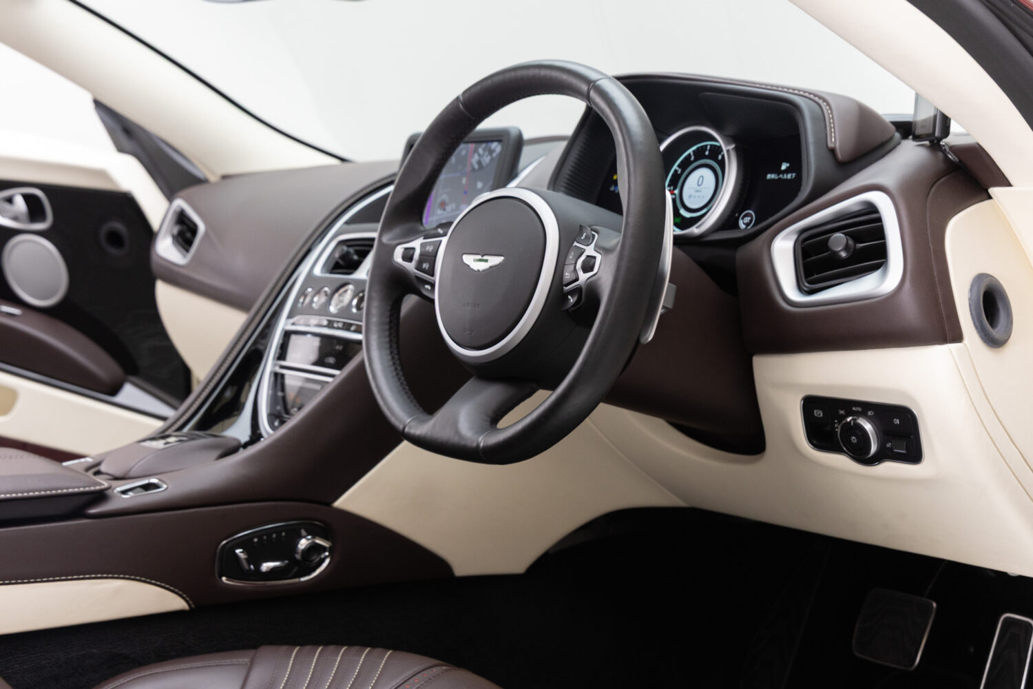 DB11ヴォランテ V8