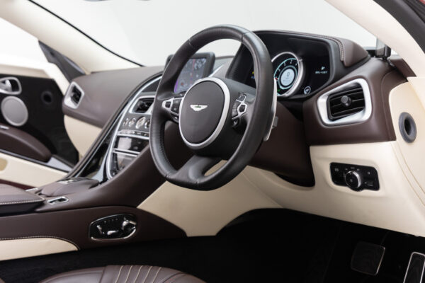DB11ヴォランテ V8