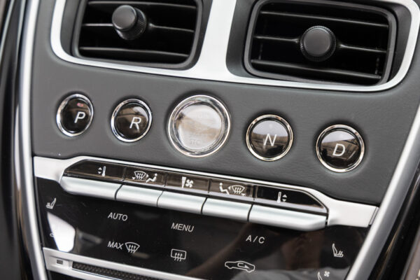 DB11ヴォランテ V8