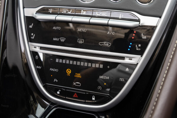 DB11ヴォランテ V8