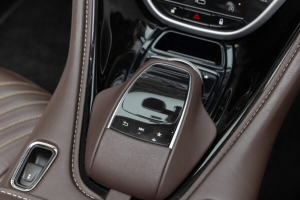 DB11ヴォランテ V8