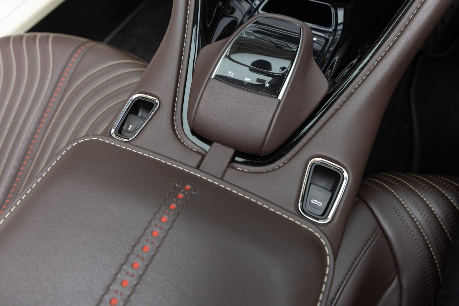 DB11ヴォランテ V8