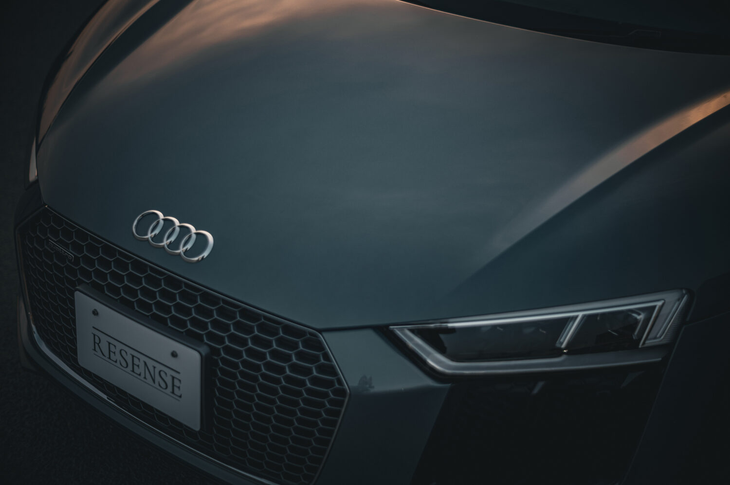 アウディ・R8（4WD/7AT）ヒストリーの911か、ドラマチックのR8か