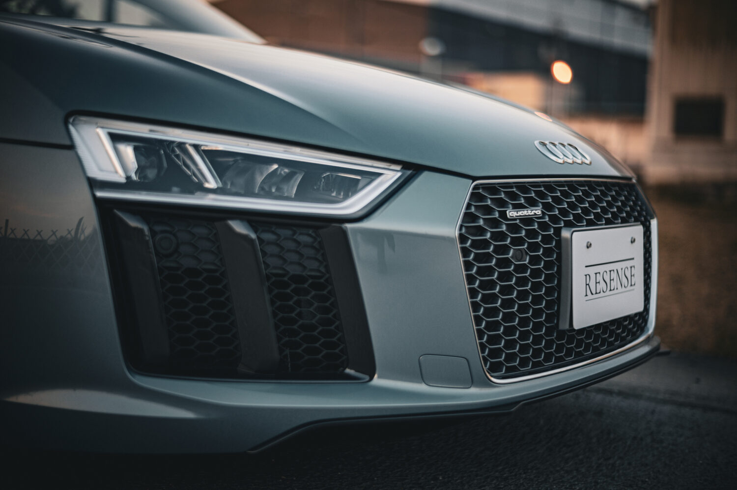 アウディ・R8（4WD/7AT）ヒストリーの911か、ドラマチックのR8か