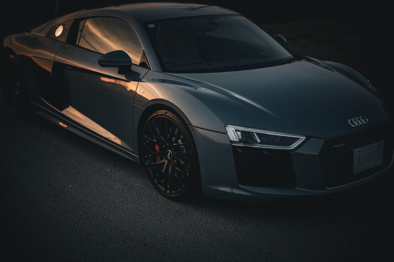 アウディ・R8（4WD/7AT）ヒストリーの911か、ドラマチックのR8か