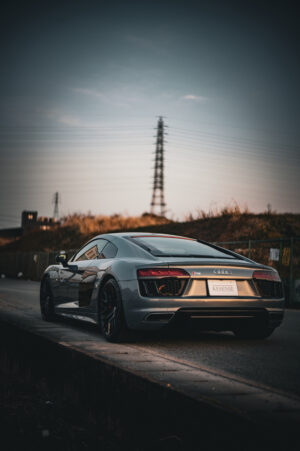 アウディ・R8（4WD/7AT）ヒストリーの911か、ドラマチックのR8か