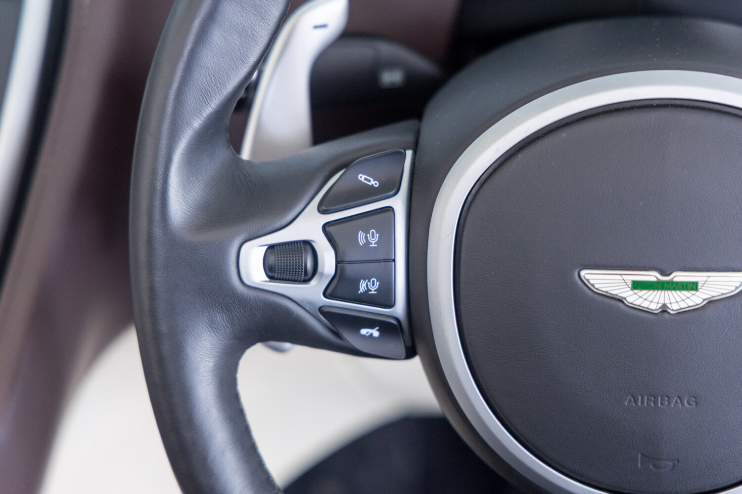 DB11ヴォランテ V8