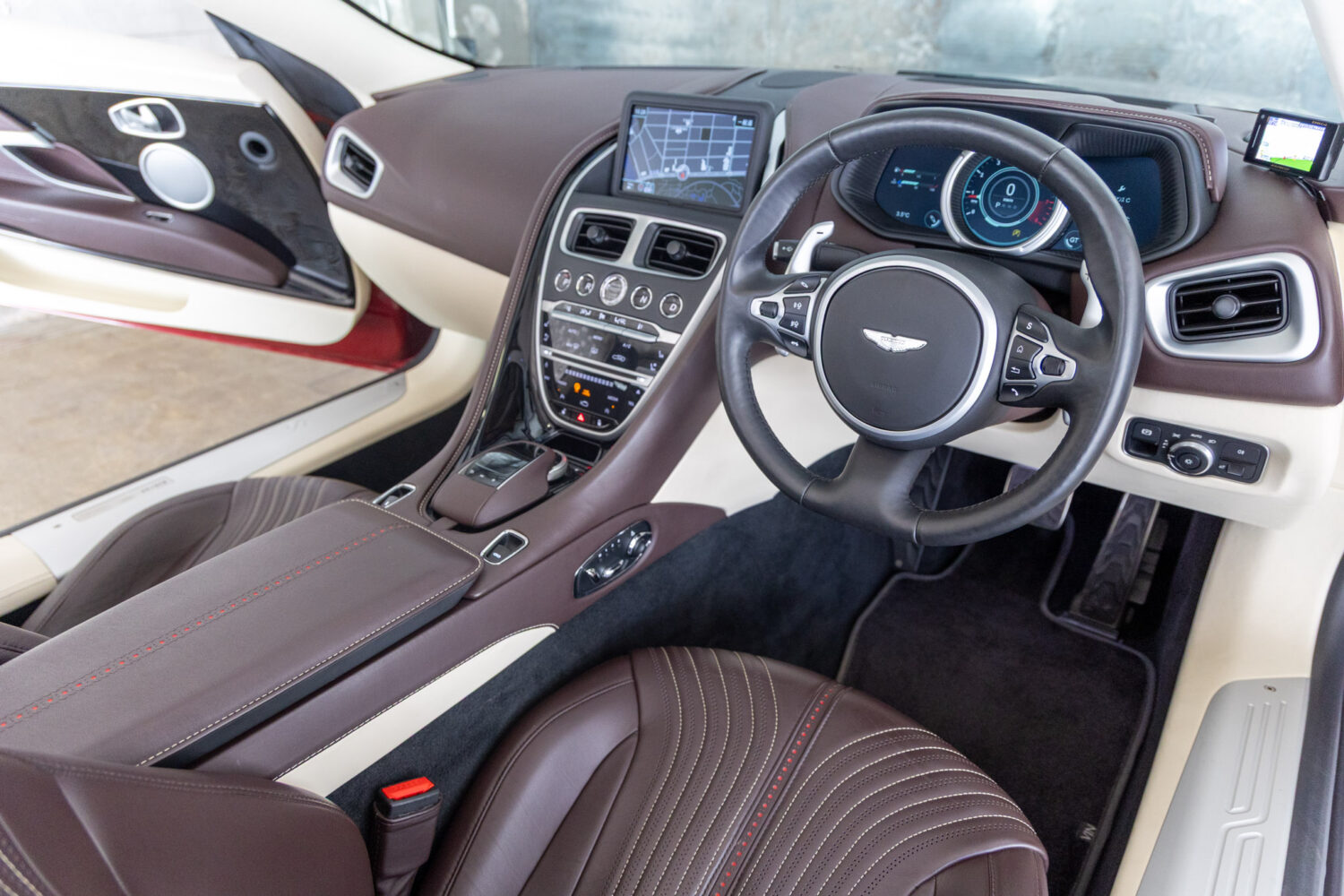 DB11ヴォランテ V8