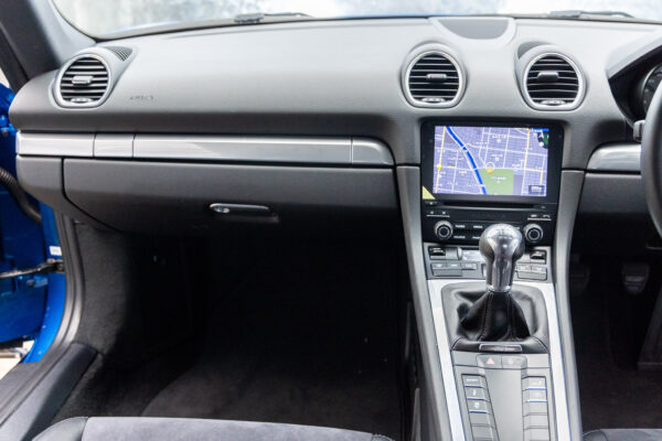 718ケイマン 2.0 6MT