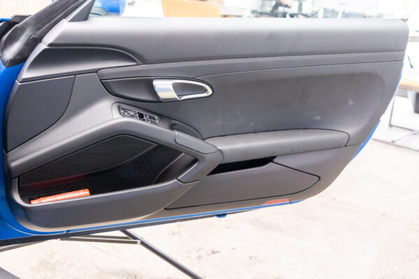 718ケイマン 2.0 6MT