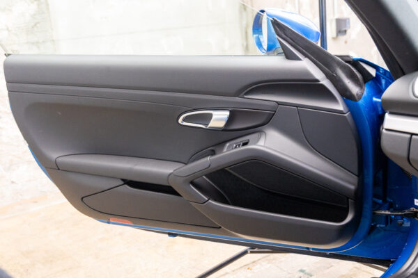 718ケイマン 2.0 6MT