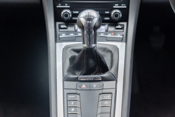 718ケイマン 2.0 6MT