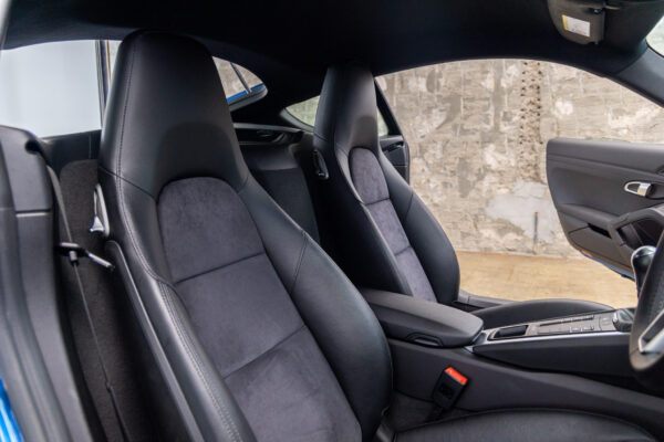 718ケイマン 2.0 6MT