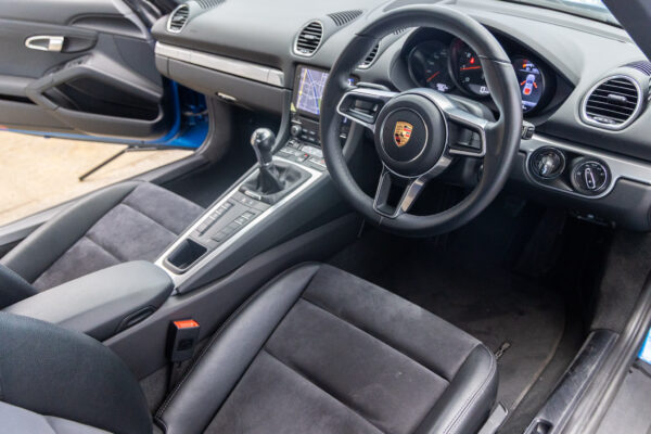 718ケイマン 2.0 6MT