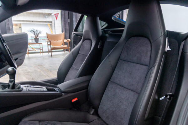 718ケイマン 2.0 6MT