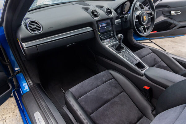 718ケイマン 2.0 6MT