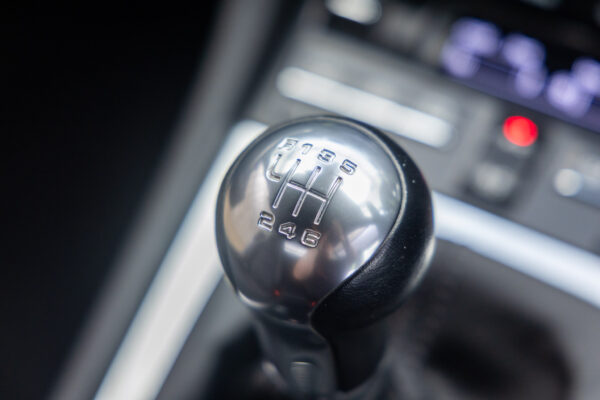 718ケイマン 2.0 6MT