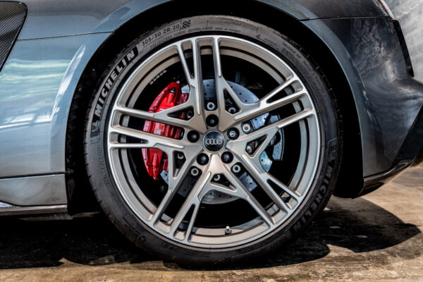 R8 V10パフォーマンス5.2FSIクワトロ4WD 左H