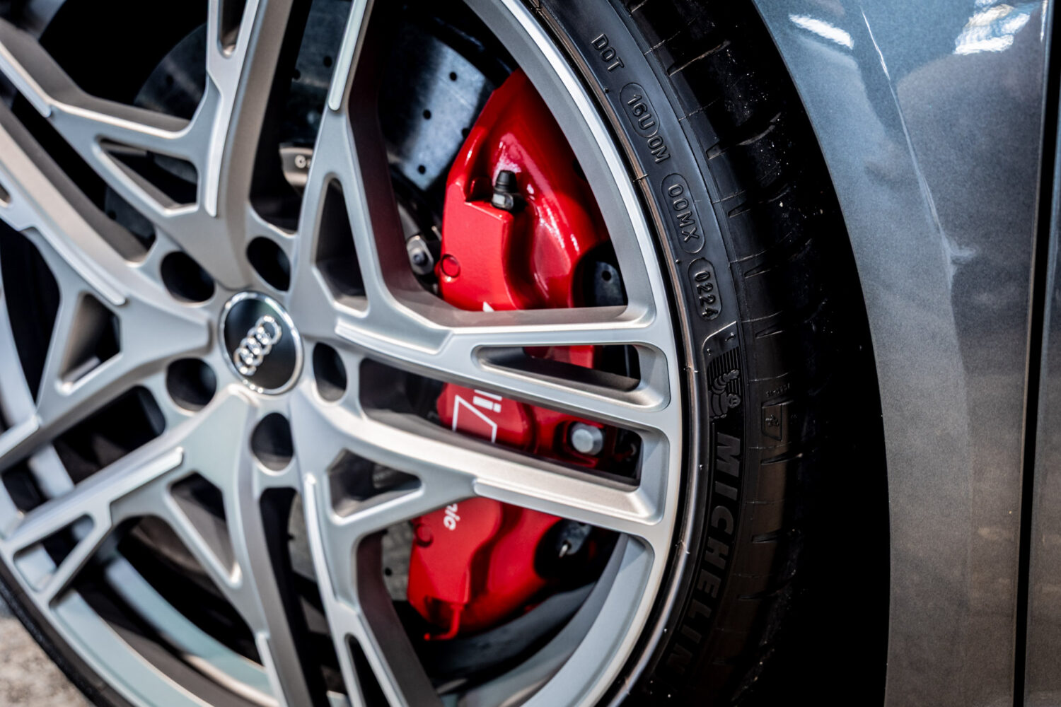 R8 V10パフォーマンス5.2FSIクワトロ4WD　左H