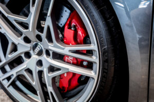 R8 V10パフォーマンス5.2FSIクワトロ4WD　左H