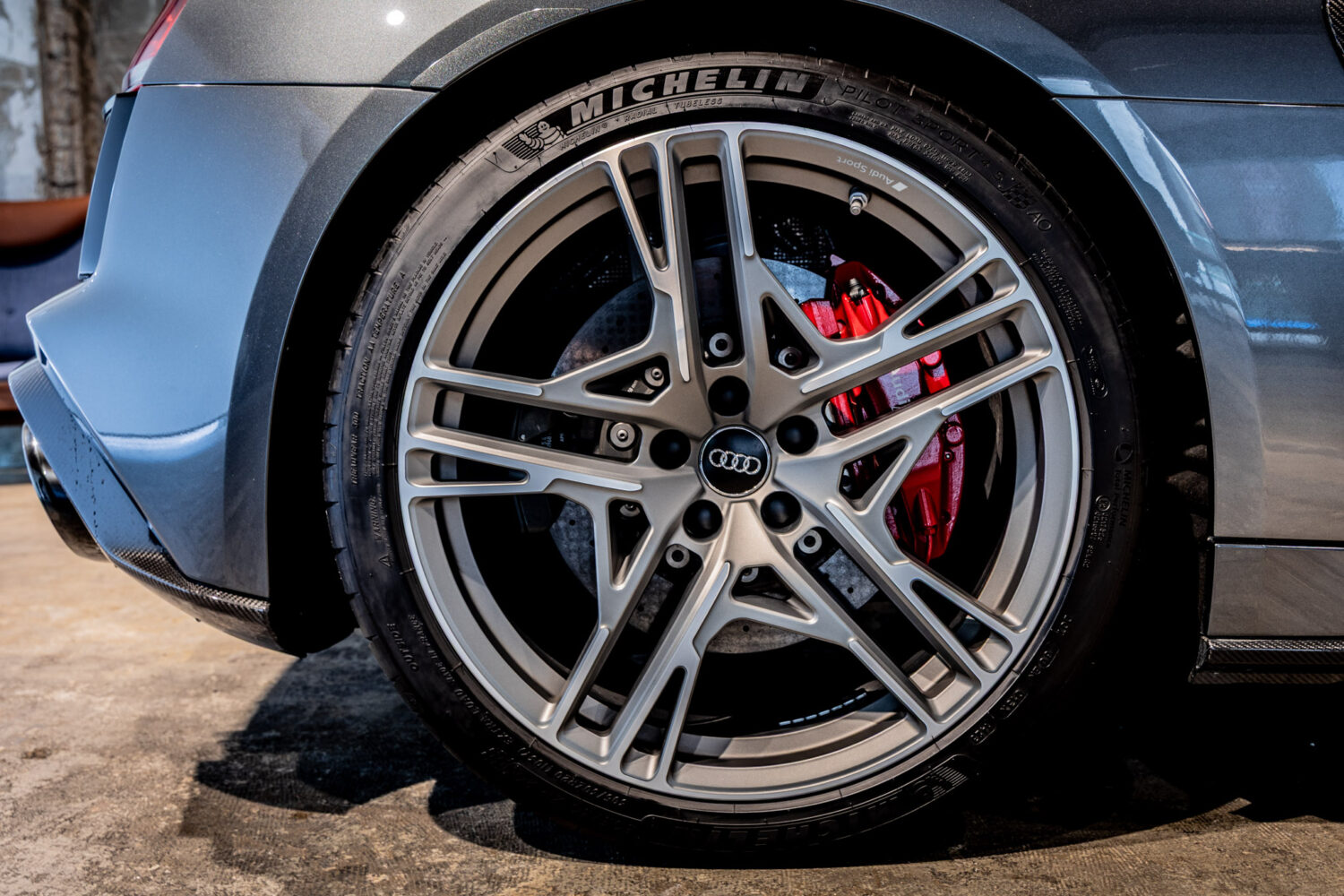 R8 V10パフォーマンス5.2FSIクワトロ4WD　左H
