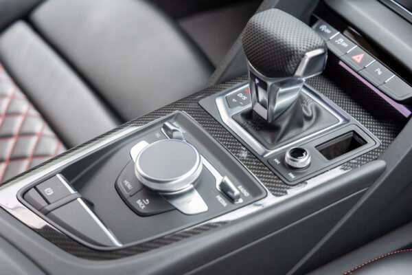 R8 V10パフォーマンス5.2FSIクワトロ4WD 左H