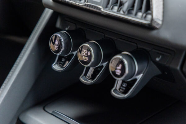 R8 V10パフォーマンス5.2FSIクワトロ4WD 左H