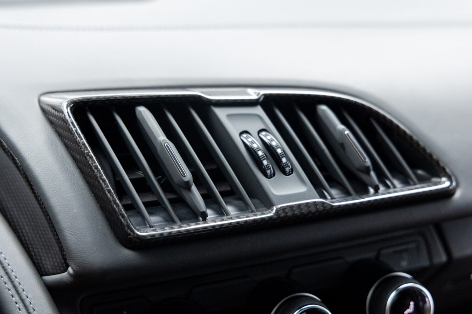 R8 V10パフォーマンス5.2FSIクワトロ4WD　左H