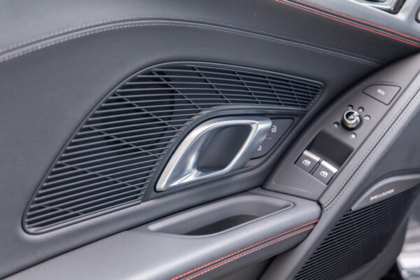 R8 V10パフォーマンス5.2FSIクワトロ4WD 左H