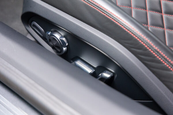 R8 V10パフォーマンス5.2FSIクワトロ4WD 左H