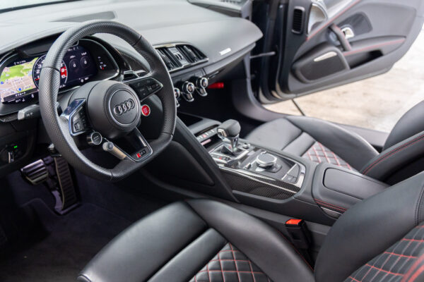 R8 V10パフォーマンス5.2FSIクワトロ4WD 左H