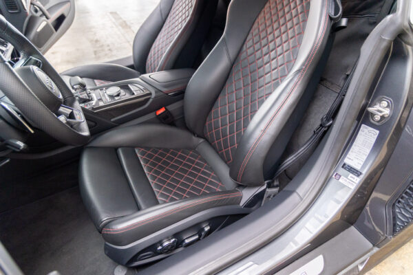 R8 V10パフォーマンス5.2FSIクワトロ4WD 左H