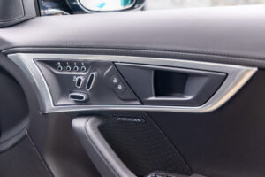Fタイプクーペ Rダイナミック 2.0L P300