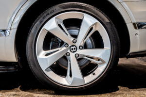 ベンテイガ 6.0 4WD 左H