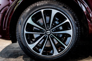 ベンテイガ ハイブリッドA 4WD 4名
