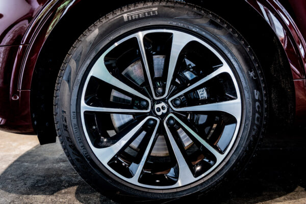 ベンテイガ ハイブリッドA 4WD 4名