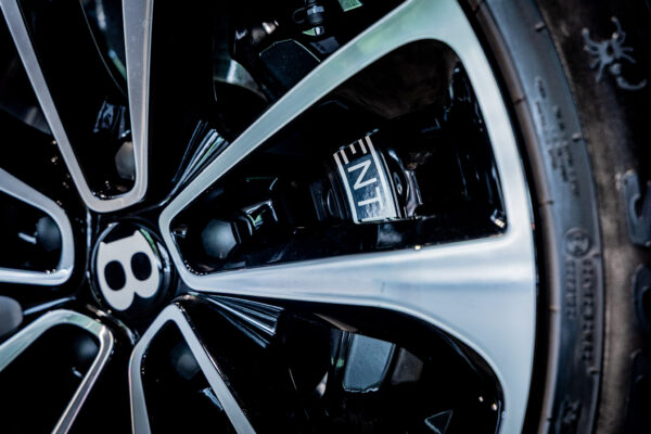 ベンテイガ ハイブリッドA 4WD 4名