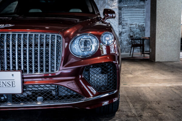 ベンテイガ ハイブリッドA 4WD 4名