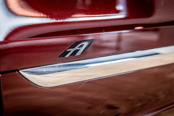 ベンテイガ ハイブリッドA 4WD 4名