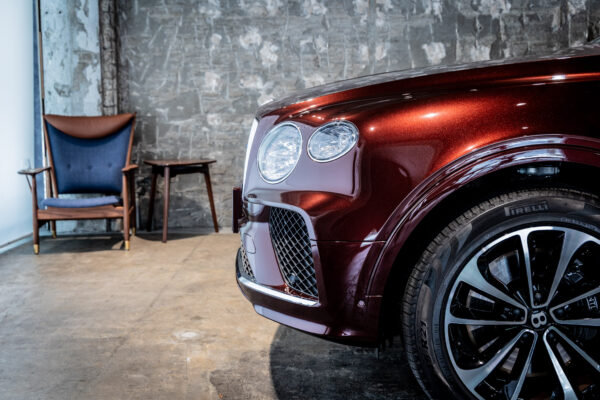 ベンテイガ ハイブリッドA 4WD 4名