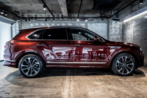 ベンテイガ ハイブリッドA 4WD 4名