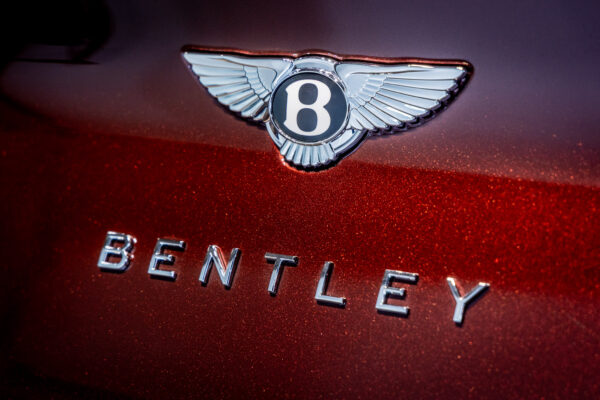 ベンテイガ ハイブリッドA 4WD 4名