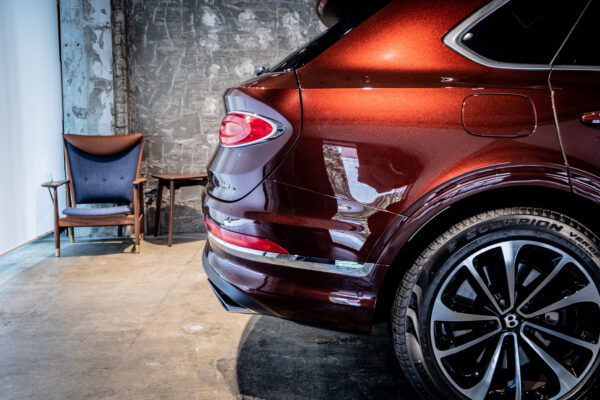 ベンテイガ ハイブリッドA 4WD 4名